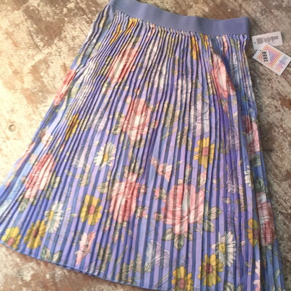 Beautiful pastel pleated skirt by Lularoe
